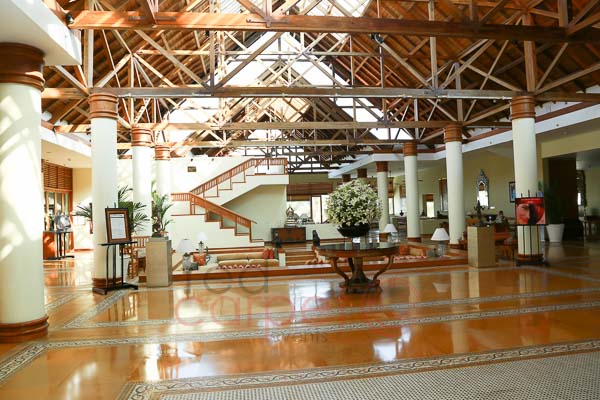 The Leela Raviz facilities: Main Lobby